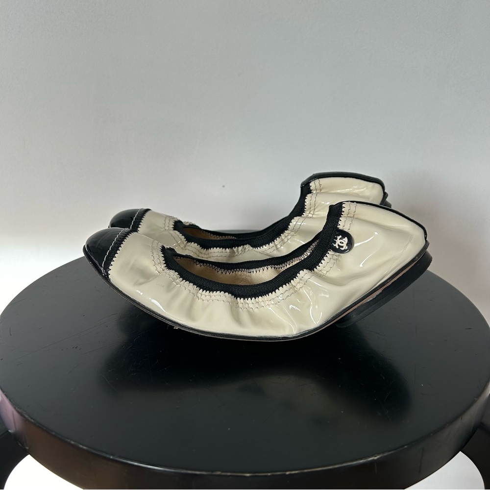 CHANEL CREAM AND BLACK BALLERINAS SIZE 38.5 EU